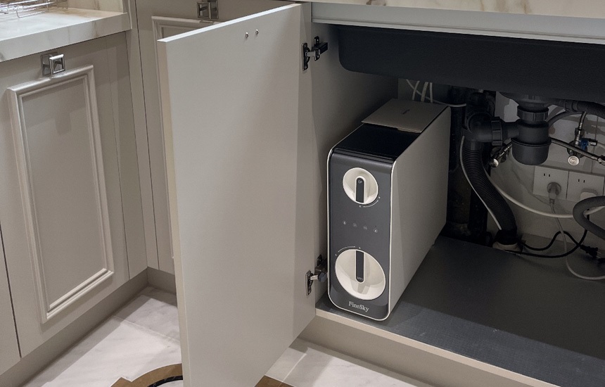 上海陽光花城客戶安裝RO凈水器+超濾凈水器+冰熱直飲水機AUC370